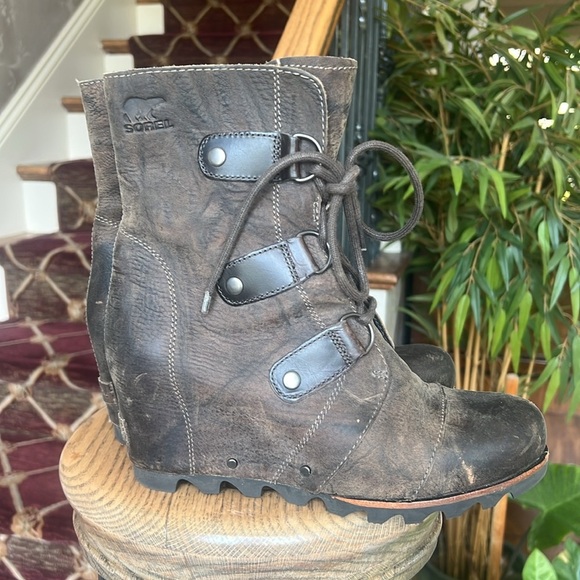 Sorrel Joan of Arc Bootie, brownish tan, size 8. Very Good condition. - Picture 8 of 15